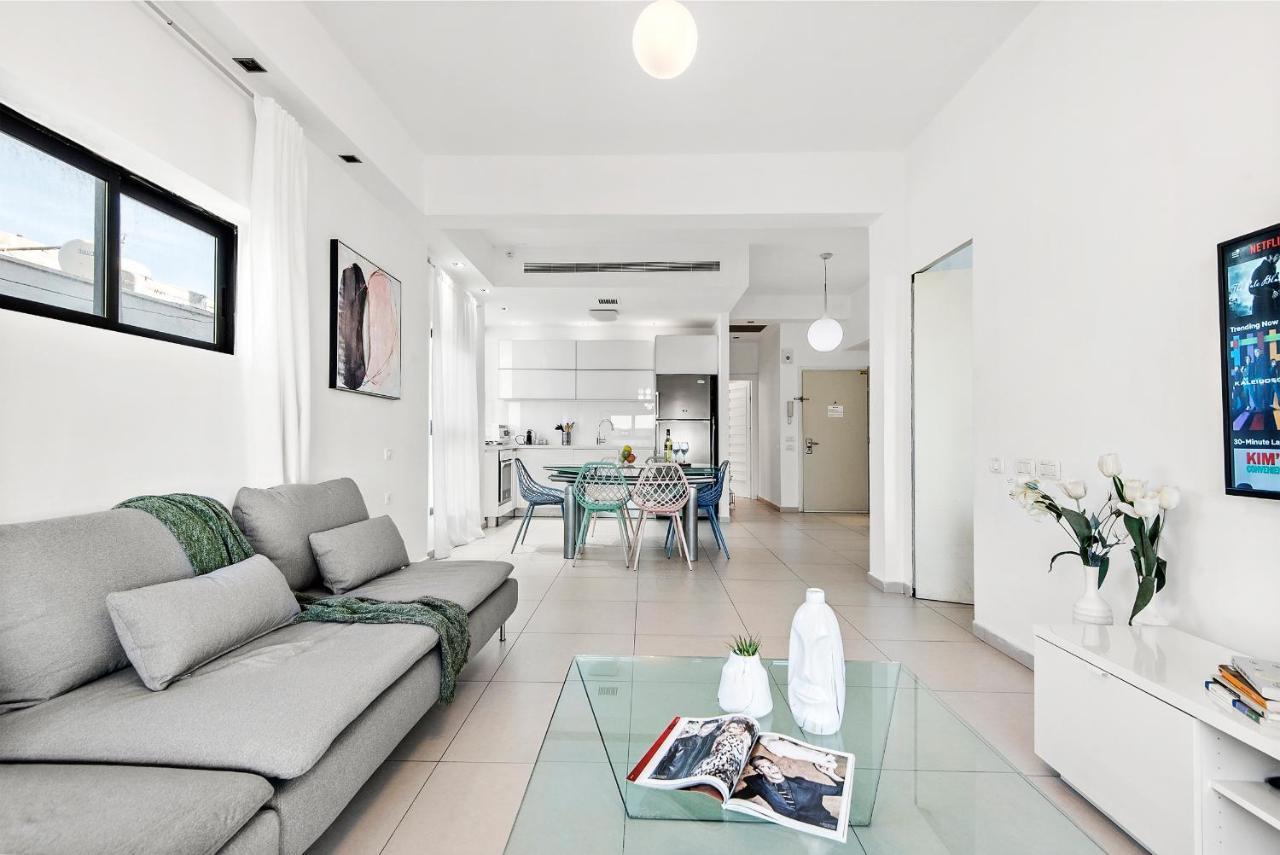 Glorious Renovated Apartment On Top Of The Beach Tel Aviv Exterior foto