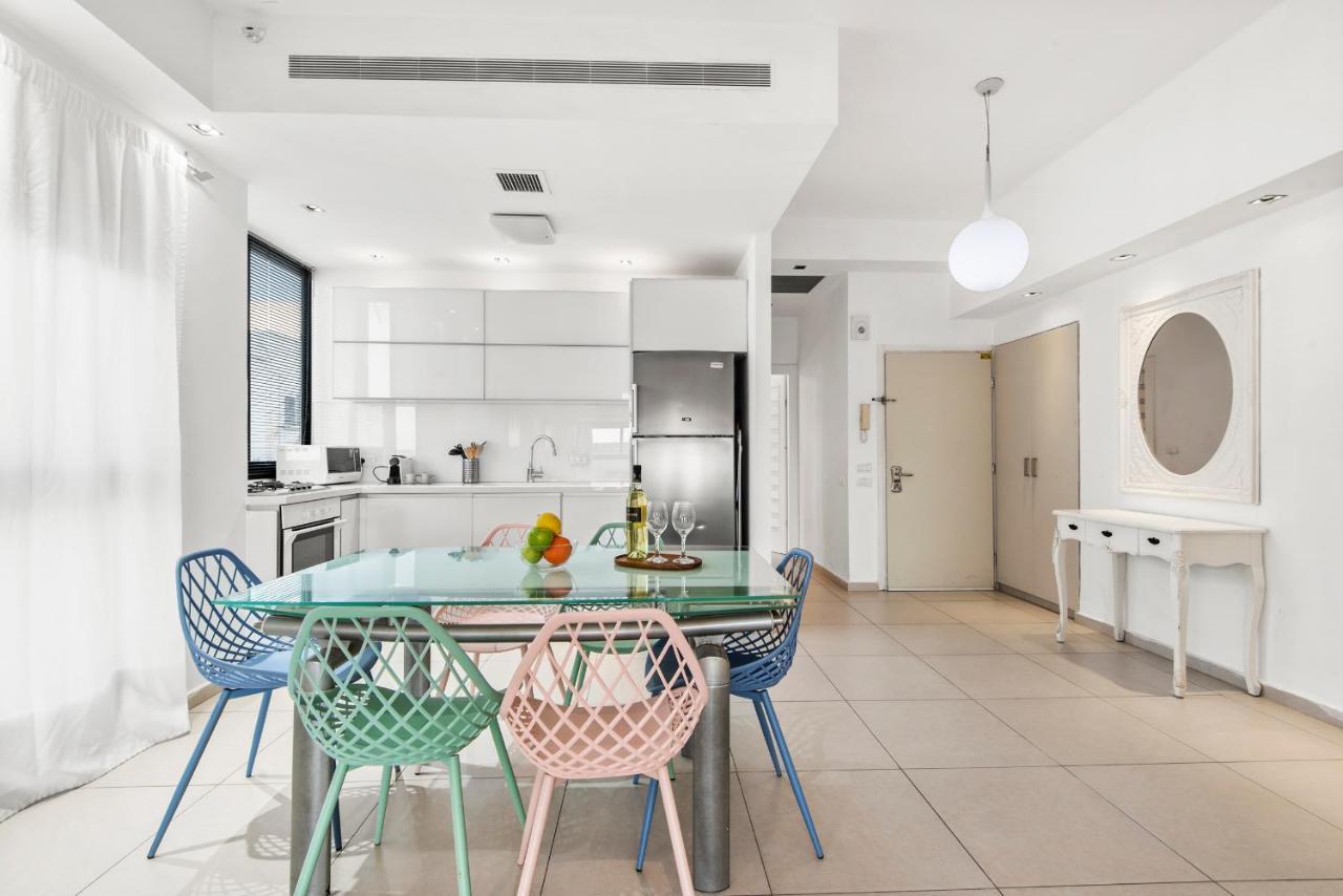 Glorious Renovated Apartment On Top Of The Beach Tel Aviv Exterior foto