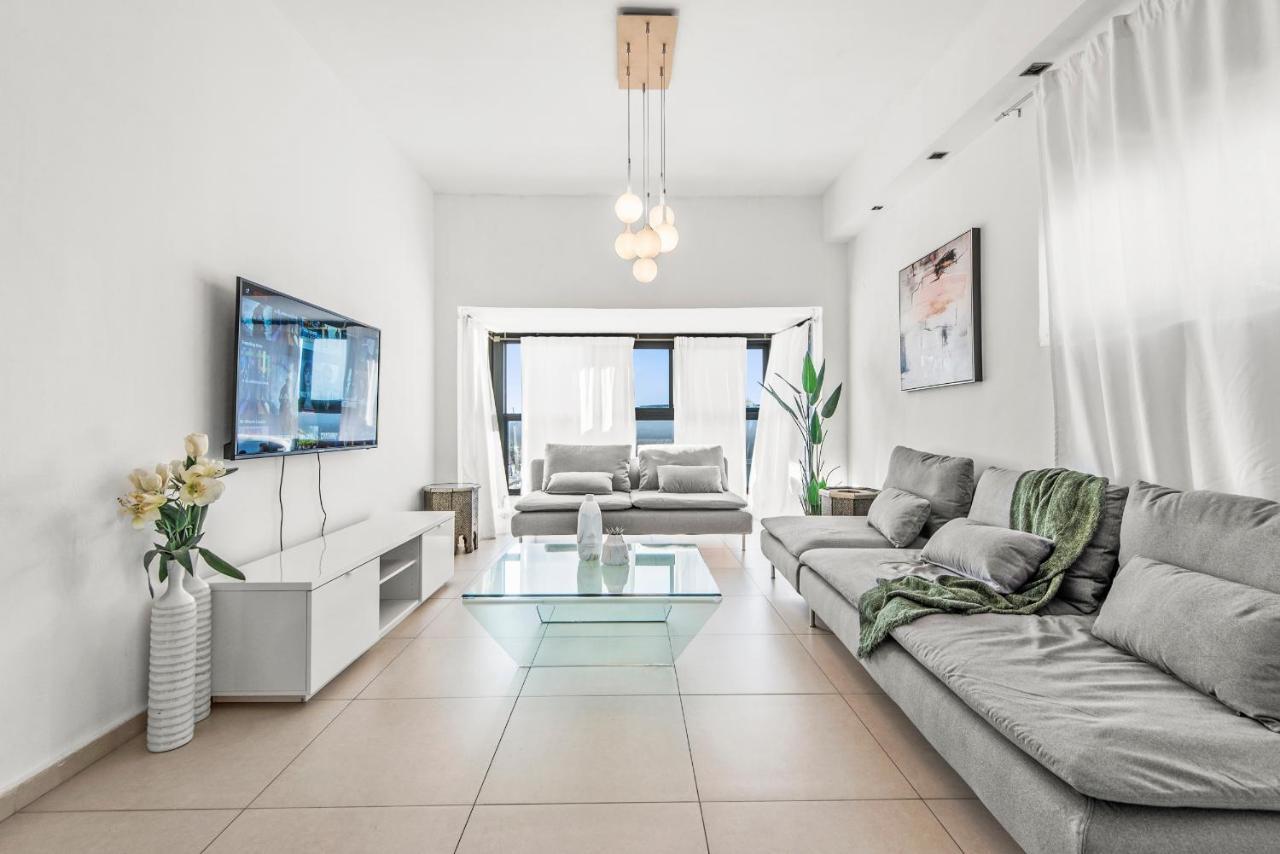 Glorious Renovated Apartment On Top Of The Beach Tel Aviv Exterior foto