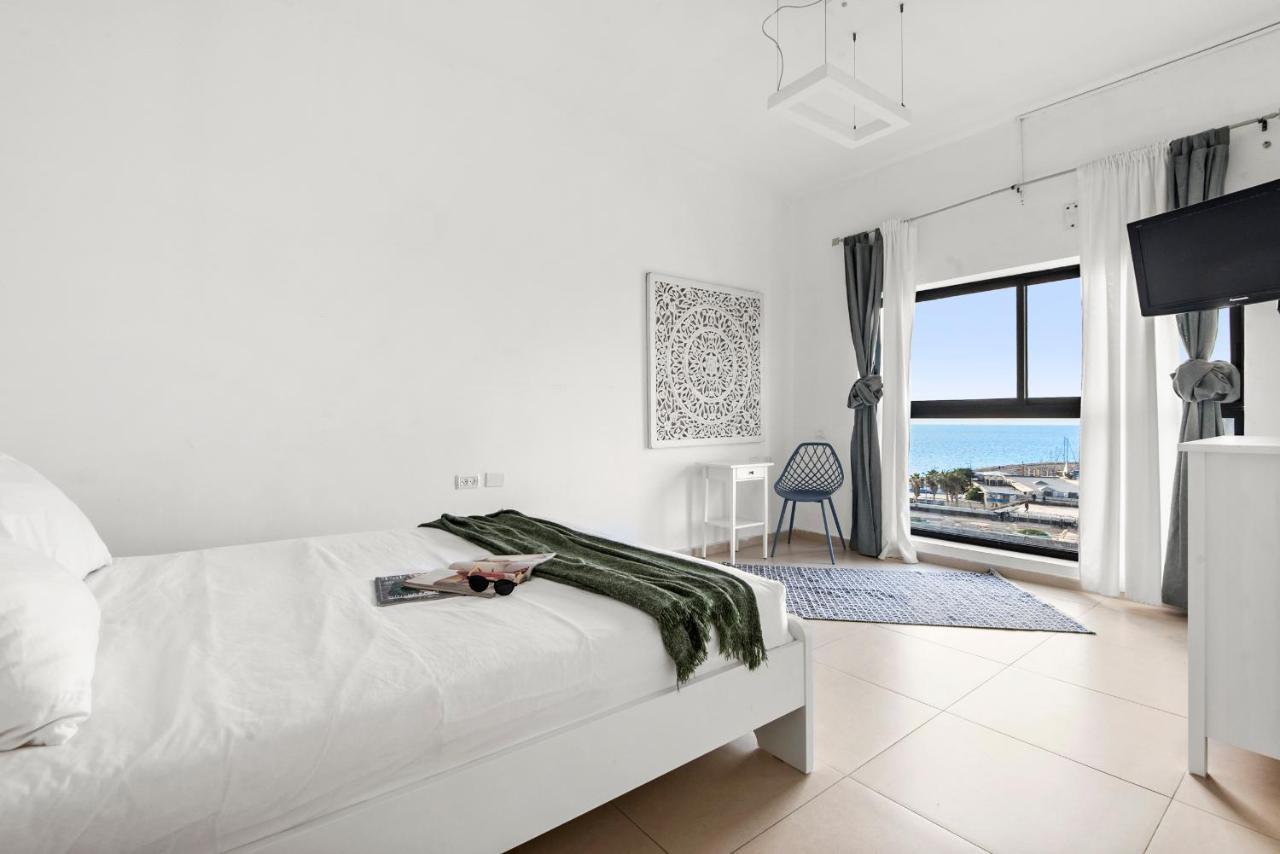 Glorious Renovated Apartment On Top Of The Beach Tel Aviv Exterior foto