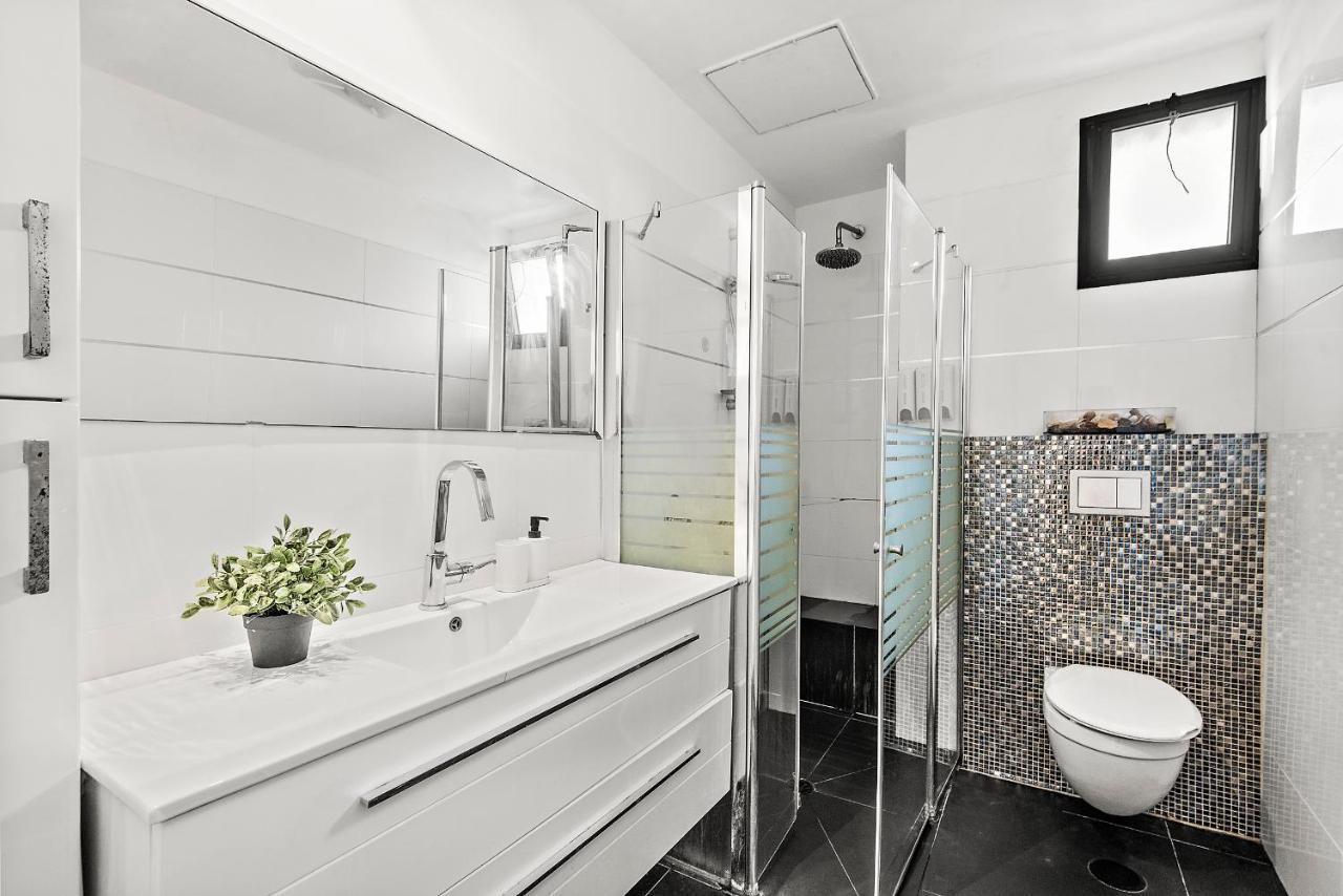 Glorious Renovated Apartment On Top Of The Beach Tel Aviv Exterior foto